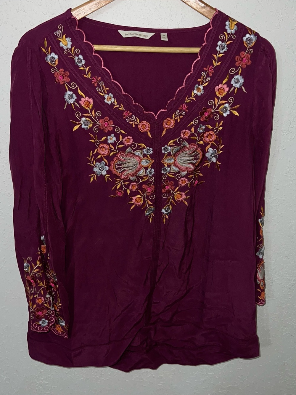 Soft Surroundings Floral Embroidered Beaded Tunic Top Women Medium Boho
Burgundy
